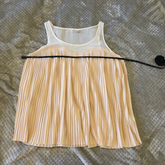Cream and White Pleated Accordion Sweetheart Tank - Picture 3 of 9